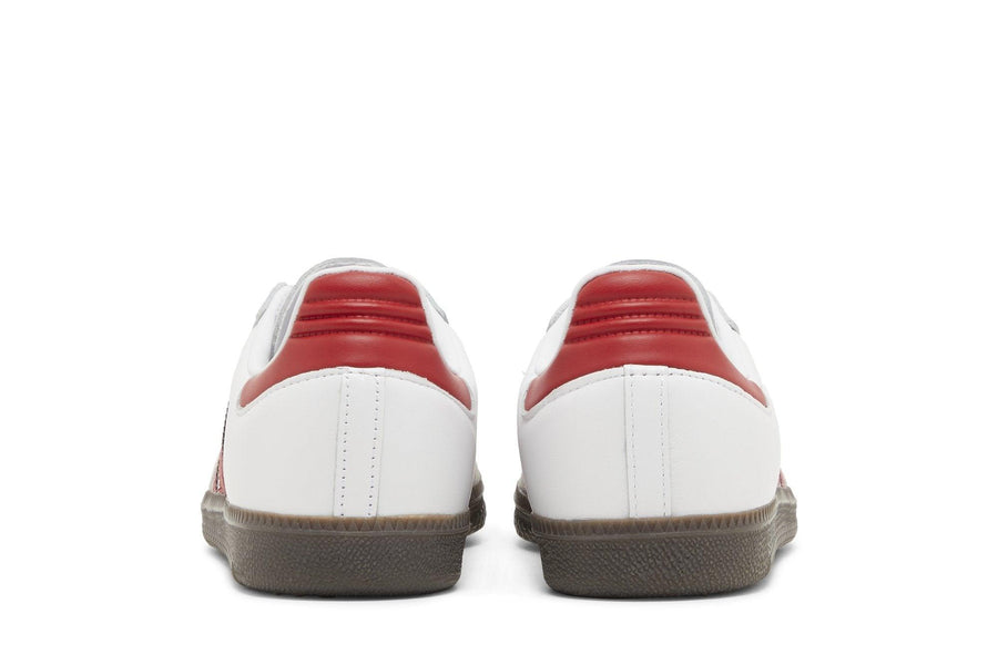 Vista superior do Adidas Adidas Samba OG White Scarlet mostrando abertura, lingueta e cadarços