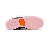 Vista traseira do Nike The Powerpuff Girls x Nike SB Dunk Low Blossom mostrando calcanheira e detalhes do solado