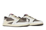 Vista frontal do Jordan Nike Travis Scott x Air Jordan 1 Low OG Reverse Mocha mostrando biqueira e costuras