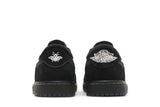 Vista superior do Jordan Nike Travis Scott x Air Jordan 1 Low OG SP 'Black Phantom' mostrando abertura, lingueta e cadarços
