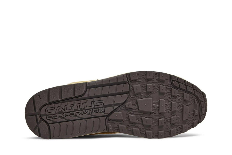 Vista traseira do Nike Travis Scott x Nike Air Max 1 Cactus Brown mostrando calcanheira e detalhes do solado