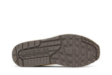 Vista traseira do Nike Travis Scott x Nike Air Max 1 Cactus Gold mostrando calcanheira e detalhes do solado