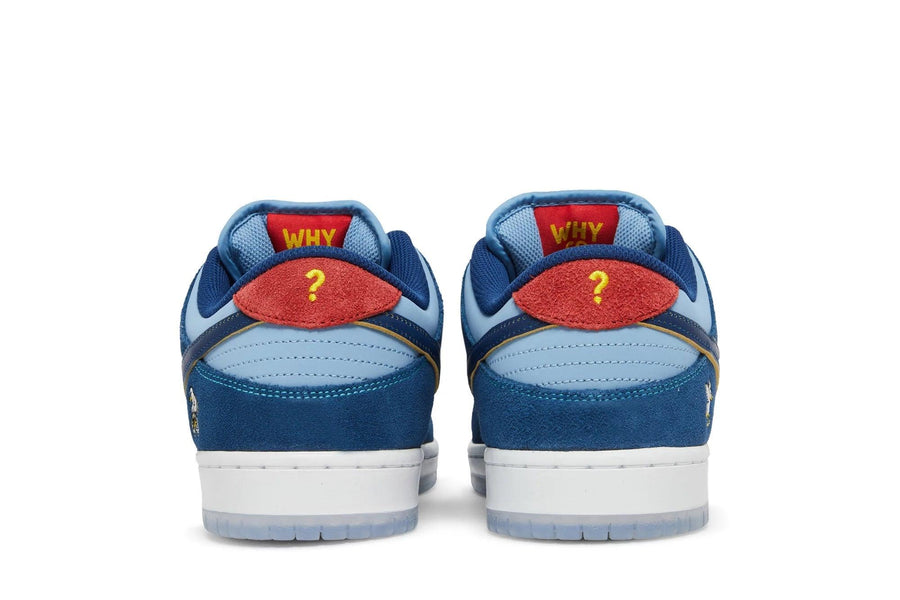 Vista superior do Nike Why So Sad? x Nike SB Dunk Low The Predatory Bird mostrando abertura, lingueta e cadarços