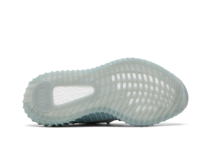 Vista traseira do Yeezy Yeezy Boost 350 V2 Salt mostrando calcanheira e detalhes do solado