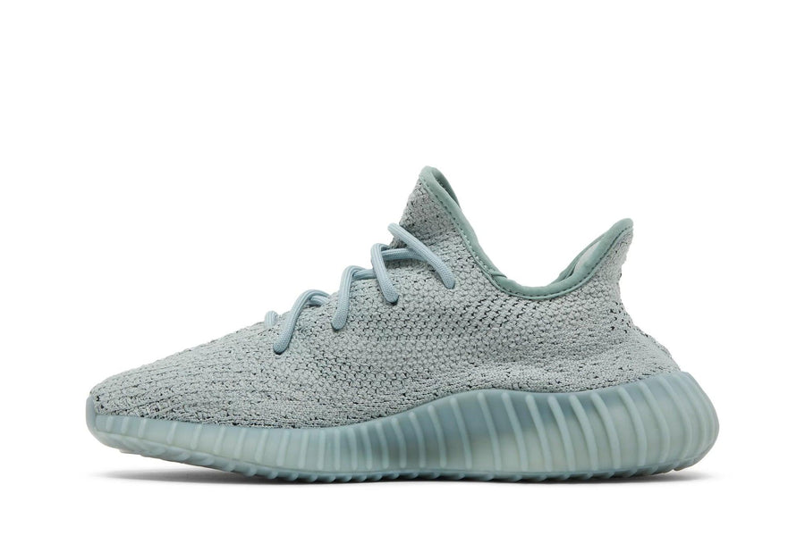 Vista lateral do Yeezy Yeezy Boost 350 V2 Salt mostrando design do cabedal e logo da marca