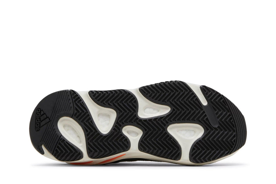 Vista traseira do Yeezy Yeezy 700 V1 Wave Runner mostrando calcanheira e detalhes do solado