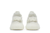 Vista superior do Yeezy Yeezy Boost 350 V2 Bone mostrando abertura, lingueta e cadarços