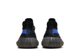 Vista superior do Yeezy Yeezy Boost 350 V2 Dazzling Blue mostrando abertura, lingueta e cadarços