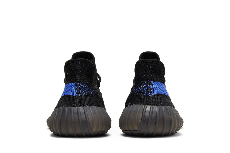 Vista superior do Yeezy Yeezy Boost 350 V2 Dazzling Blue mostrando abertura, lingueta e cadarços