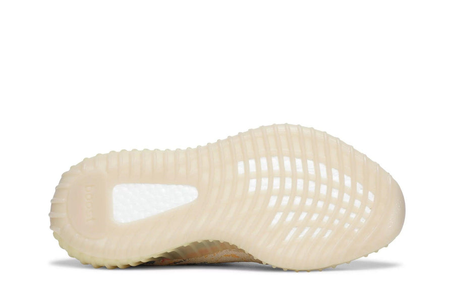 Vista traseira do Yeezy Yeezy Boost 350 V2 MX Oat mostrando calcanheira e detalhes do solado