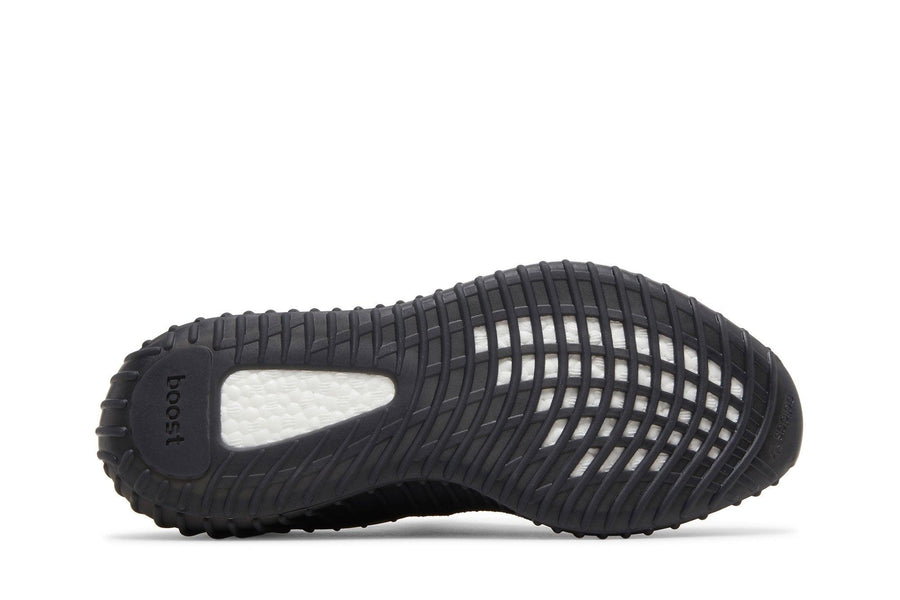 Vista traseira do Yeezy Yeezy Boost 350 V2 Onyx mostrando calcanheira e detalhes do solado