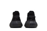 Vista superior do Yeezy Yeezy Boost 350 V2 Onyx mostrando abertura, lingueta e cadarços