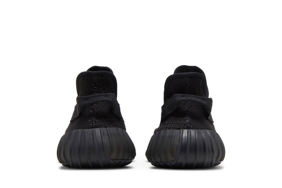 Vista superior do Yeezy Yeezy Boost 350 V2 Onyx mostrando abertura, lingueta e cadarços