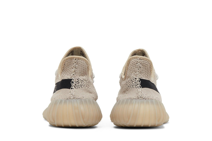 Vista superior do Yeezy Yeezy Boost 350 V2 Slate mostrando abertura, lingueta e cadarços