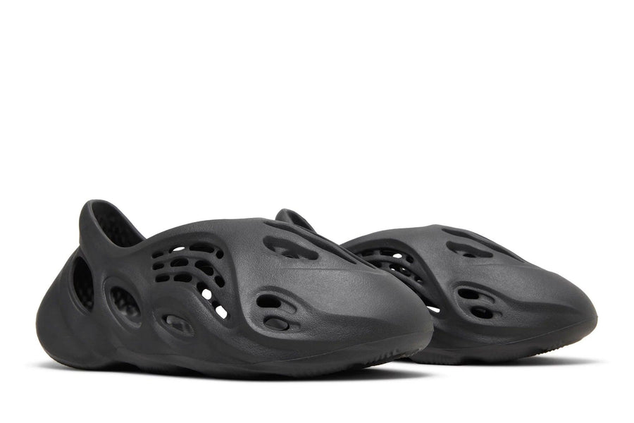 Tênis Yeezy Foam Runner Onyx Preto por R$ 1.999,99 em até 10x | LK Tênis Yeezy Foam Runner Onyx Preto por R$ 1.999,99 em até 10x | LK