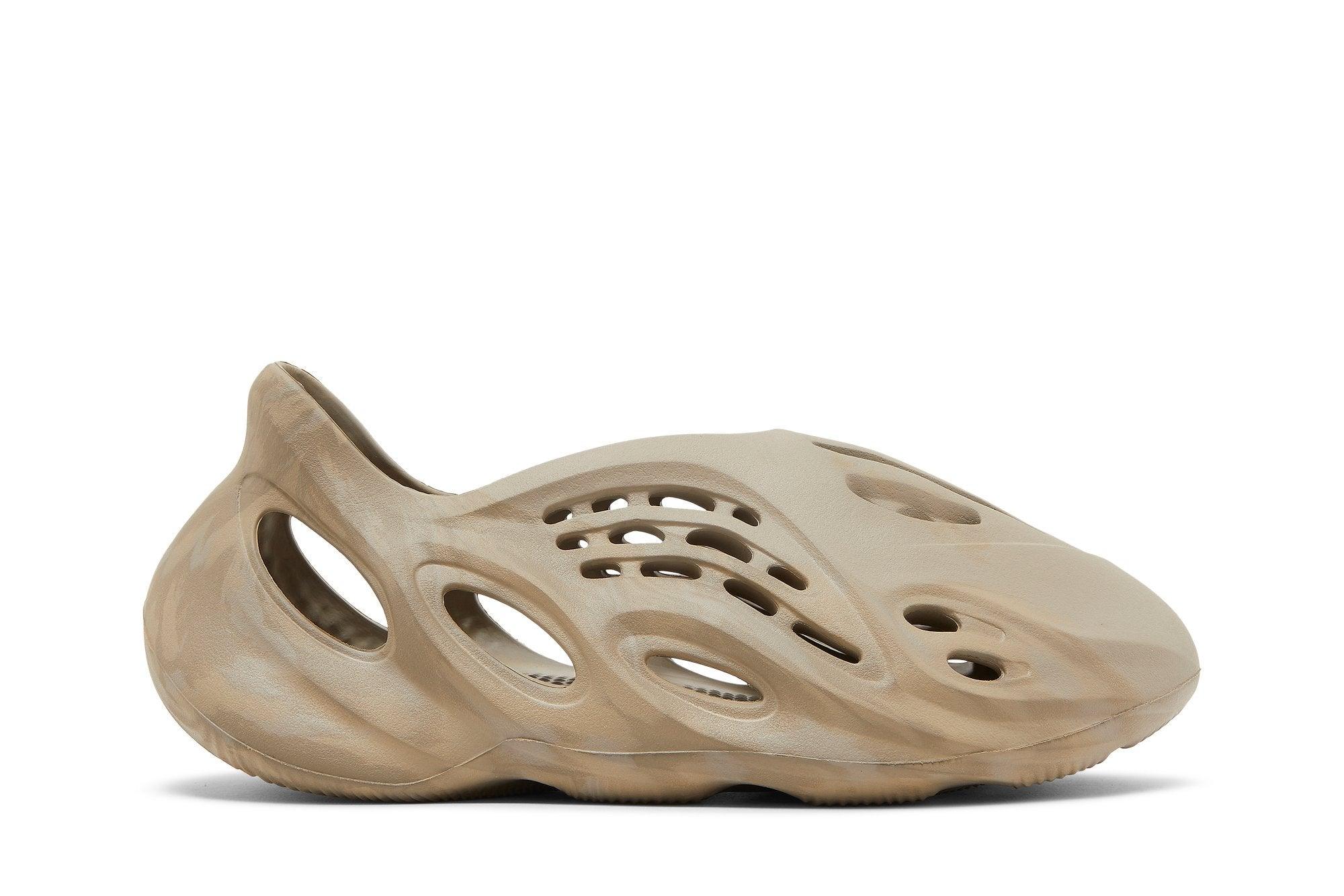 Tênis Yeezy Foam Runner Stone Sage Bege - Yeezy - GX4472 - 16