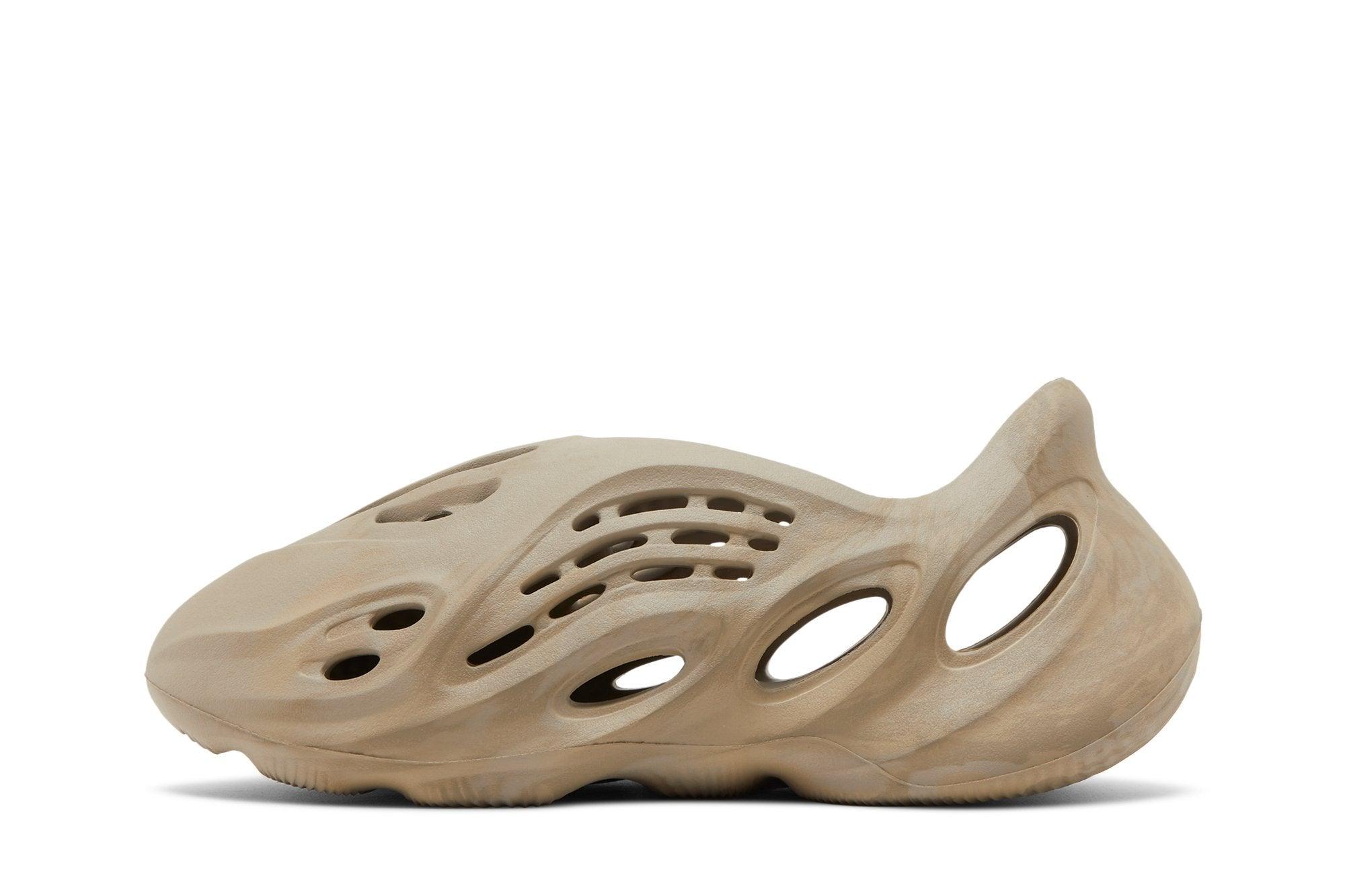 超激安 Tênis Yeezy Foam Runner Stone Sage Bege - LK Sneakers 靴