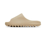 Vista lateral do Yeezy Yeezy Slide Pure (2022) mostrando design do cabedal e logo da marca