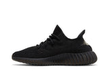 Vista lateral do Yeezy Yeezy Boost 350 V2 Oreo mostrando design do cabedal e logo da marca